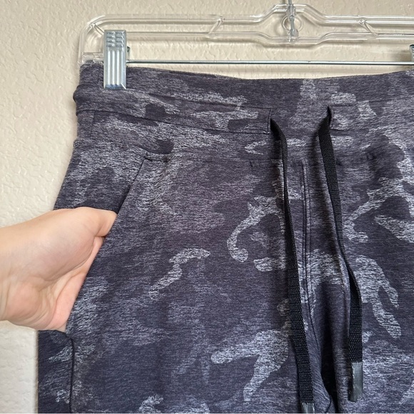 lululemon Ready to Rulu Pant DESIGNED FOR ON THE MOVE Camouflage Joggers Size 4 - Picture 4 of 14